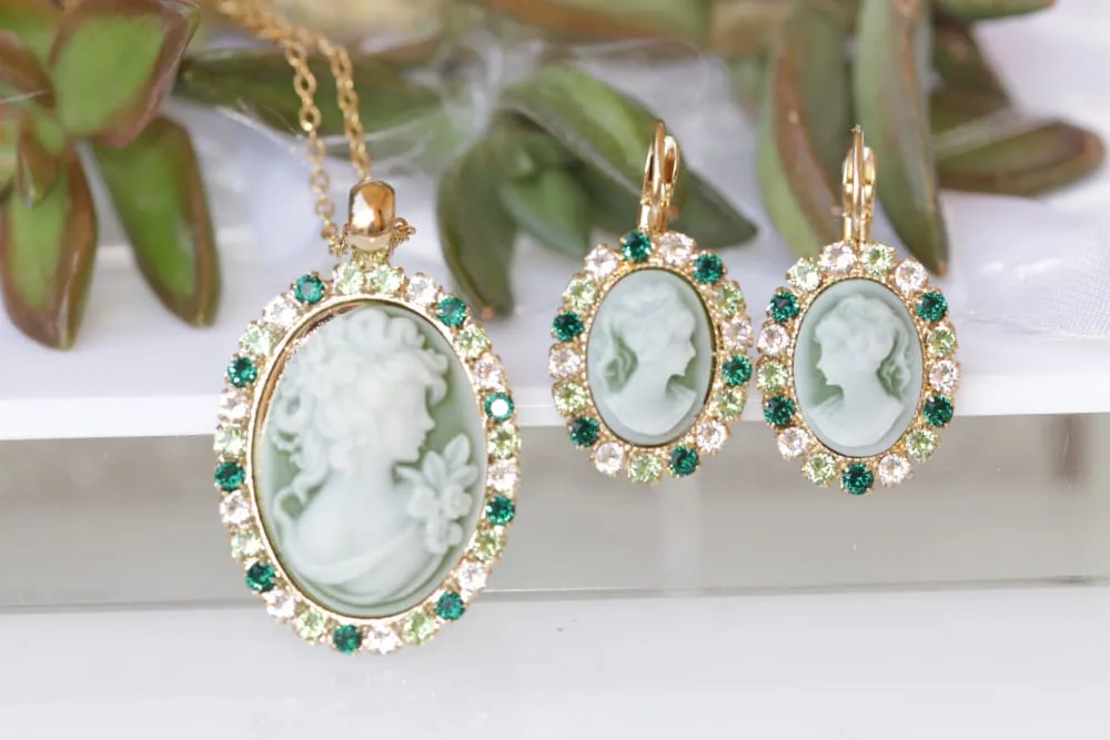 GREEN CAMEO BRACELET