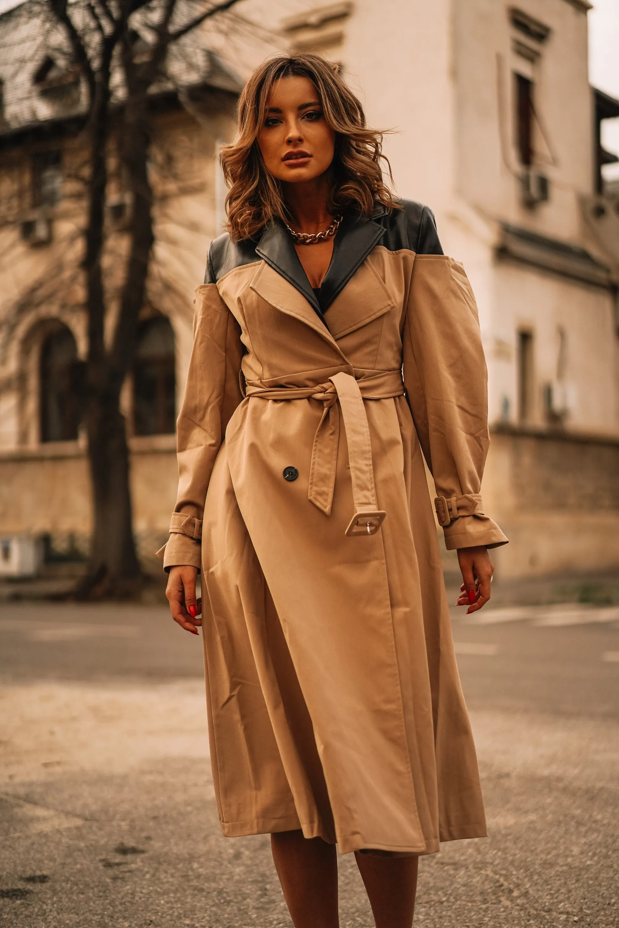 SIGRUN belted trench coat (in black & beige)