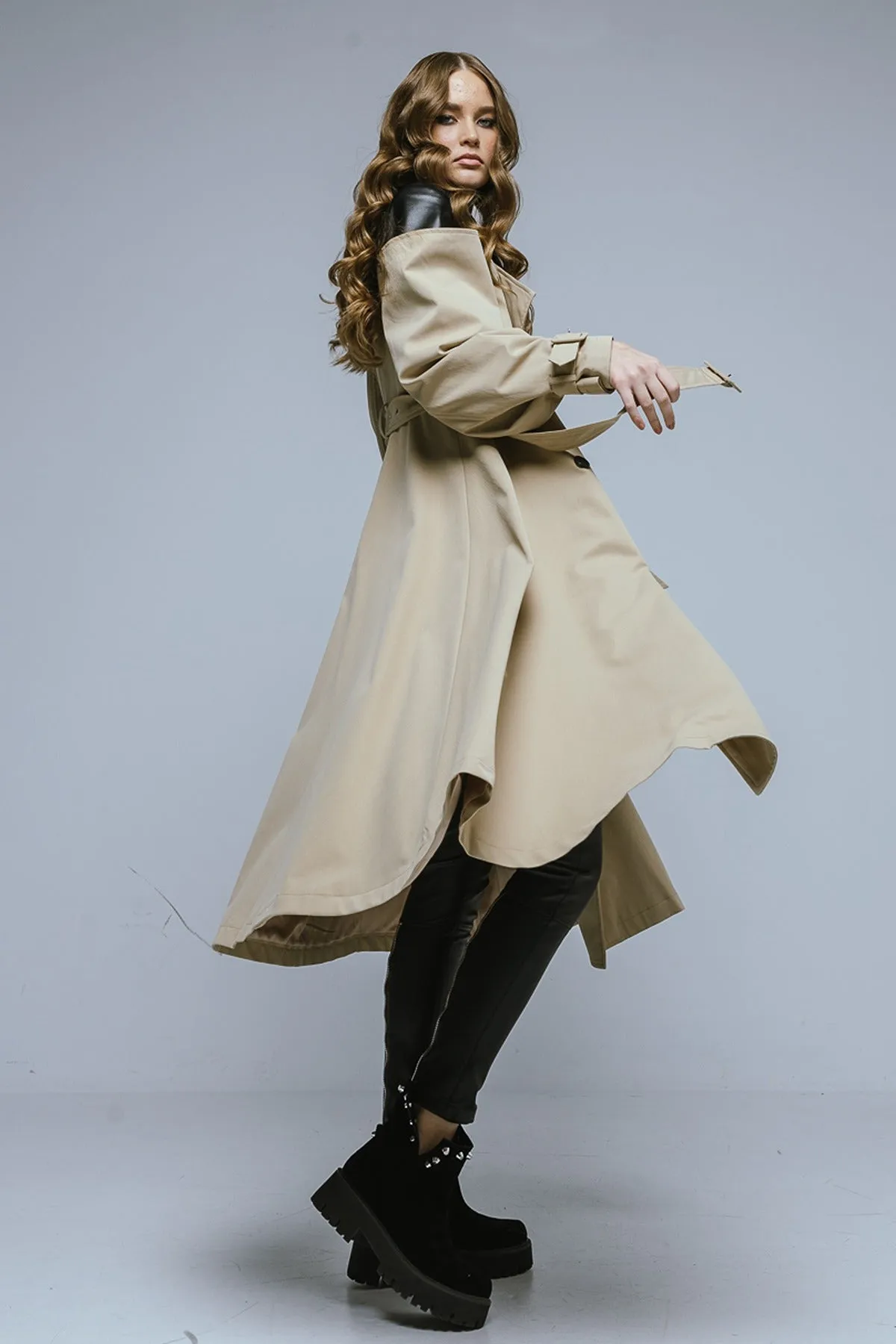 SIGRUN belted trench coat (in black & beige)