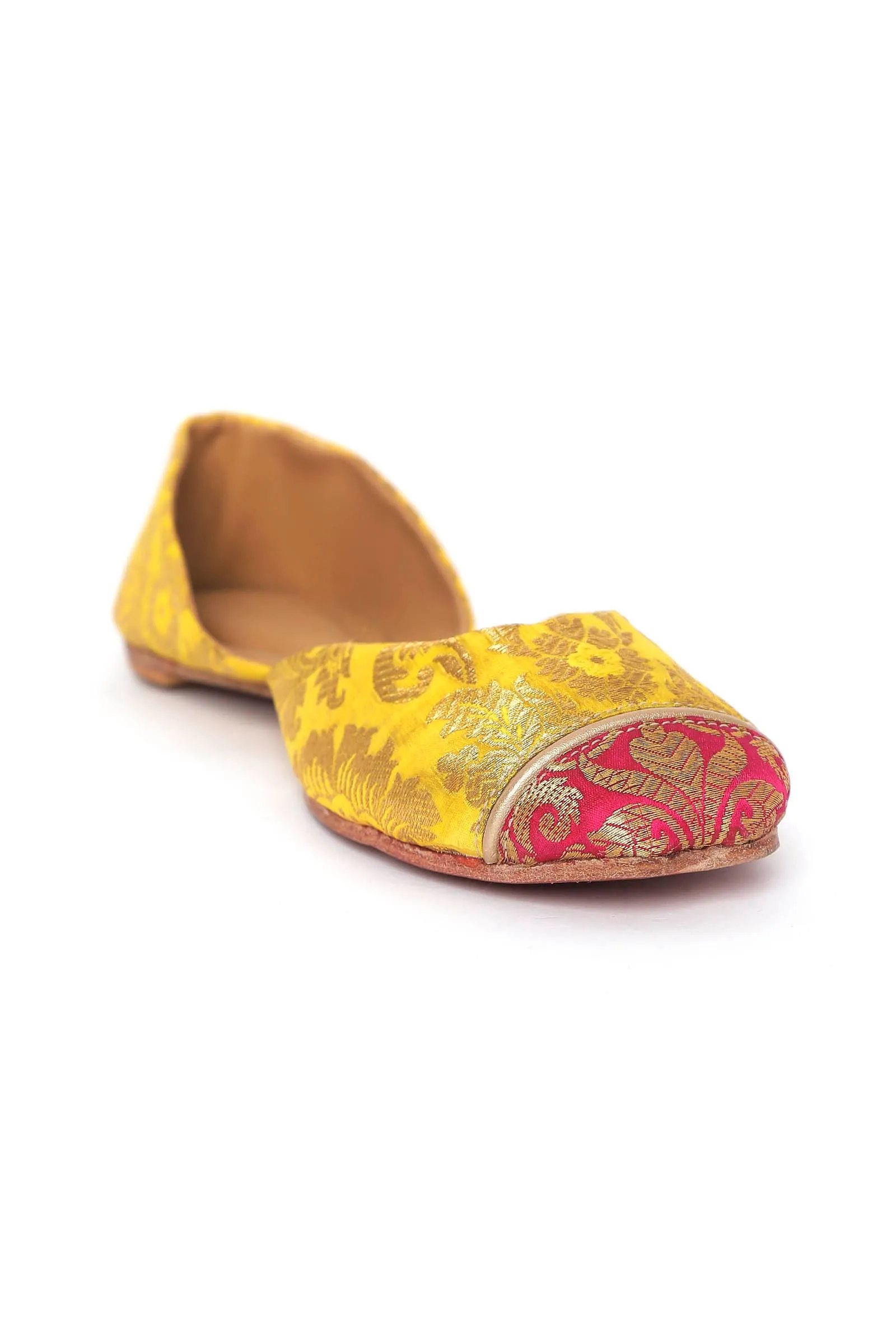 Tuscan Yellow with Pink Brocade Juttis