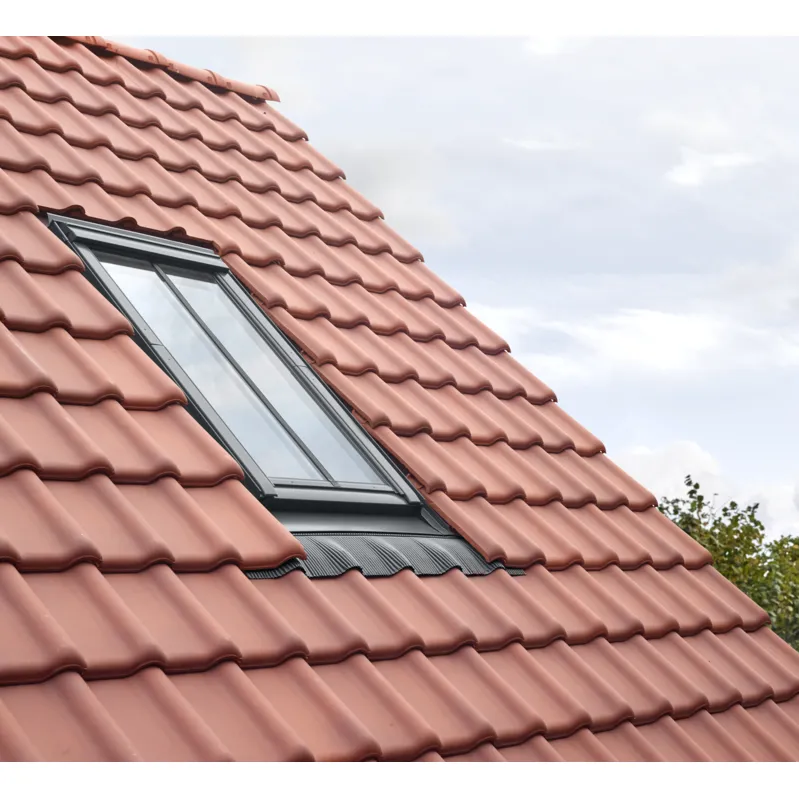 VELUX GGL CK04 SD5J3 Pine Centre-Pivot Conservation Window (55 x 98 cm)